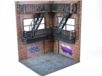 【可動フィギュア用に】「裏路地シャッター 1/10ドールハウス」予約開始の画像