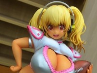 回天堂「すーぱーぽちゃ子 ランジェリーフットボール日焼けver.」フィギュア 発売決定の画像