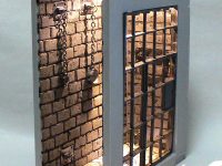 【可動フィギュア用に】「1/12 独房」明日予約開始、本棚に飾れる「ブックヌック」スタイルの画像