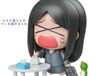 「ひとり暮らしのOLを描きました OLさん」フィギュア 予約開始、amazon限定版は「遊べるダンボール」付きの画像