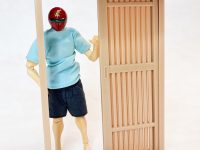 【可動フィギュア用に】ミニチュア「玄関扉&のれん」100円ショップで発売中の画像