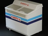 【可動フィギュア用に】PINKTANK「1/12　アイスクリーム用冷凍ショーケース」プラモデル 発売中の画像