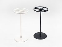 【可動フィギュア用に】「ミニチュア 回転ハンガーラック」100円ショップで発売中の画像