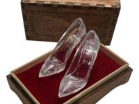 【可動フィギュア用に】1/12スケール「シンデレラ ガラスの靴と木箱」発売決定【ミニチュア】の画像