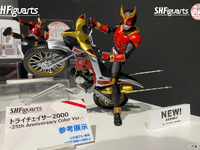【仮面ライダークウガ】S.H.フィギュアーツ「トライチェイサー2000 -25th Anniversary Color Ver.-」参考展示の画像