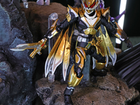 【仮面ライダーギーツ】S.H.フィギュアーツ「仮面ライダードゥームズギーツ」「仮面ライダーバッファ プロージョンレイジ」参考展示の画像