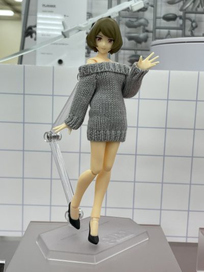 figma 女性body（チアキ）with バックレスセーターコーデ-