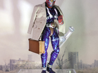 【仮面ライダー響鬼】S.H.フィギュアーツ「仮面ライダー響鬼 20th Anniversary Ver.」「凱火」「オプションパーツセット」「響鬼はつらいよ」参考展示の画像